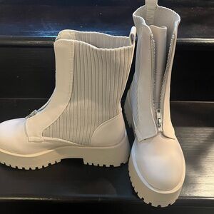 Madden Girl SKYLERR Snow Boot in Almond, Size 7.5, Never worn